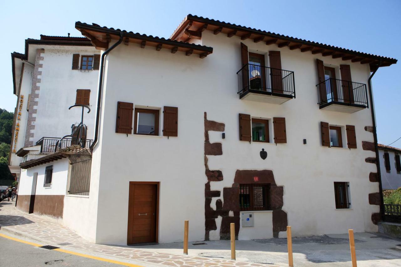 Hostal Ameztia Doneztebe Exterior photo